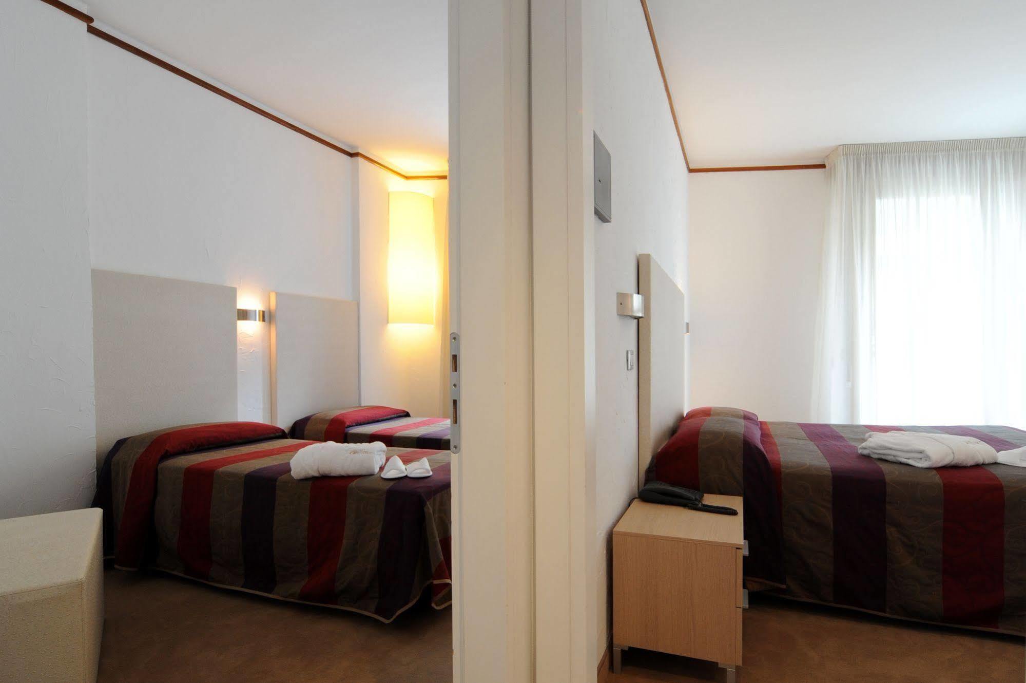 Hotel Delle Nazioni Лидо ди Йезоло Екстериор снимка