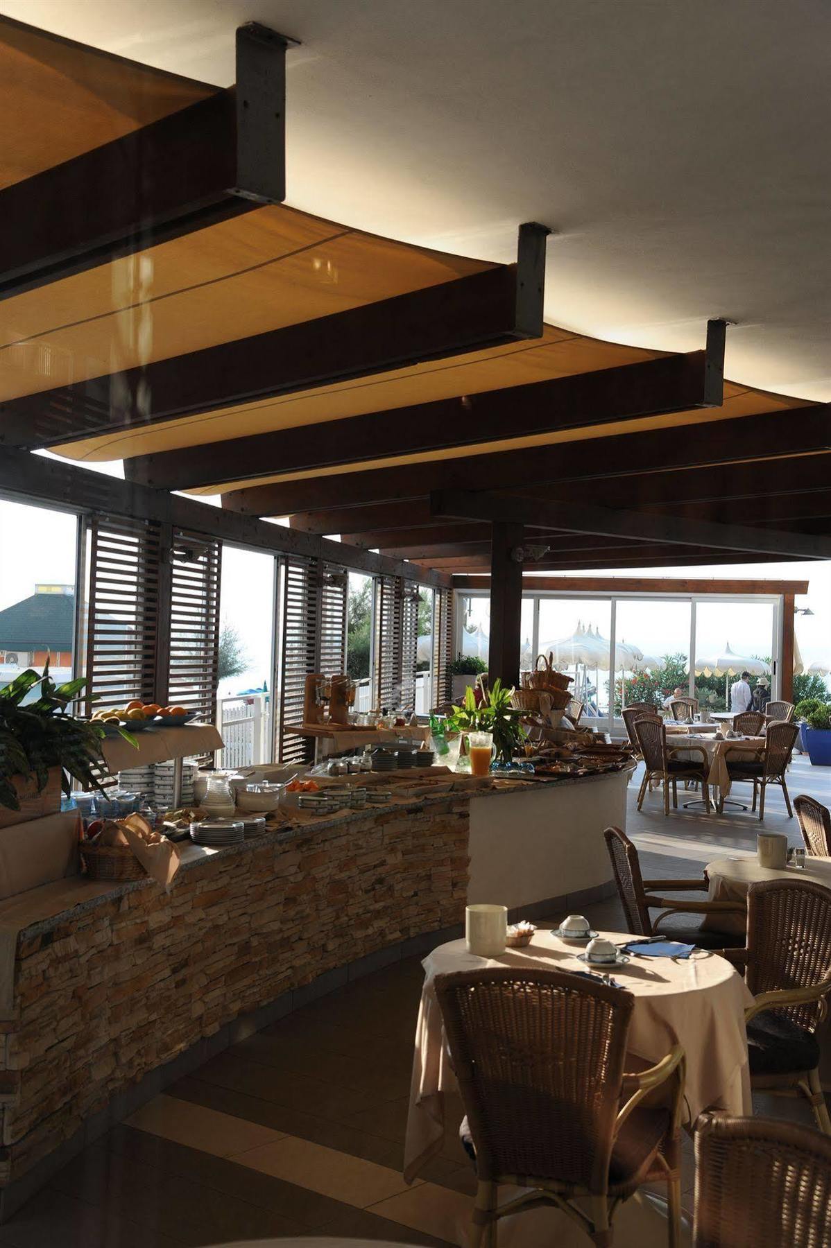 Hotel Delle Nazioni Лидо ди Йезоло Екстериор снимка